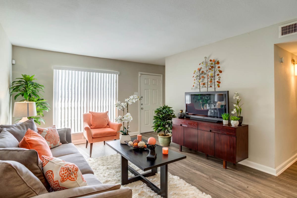 Apartments on W. Sam Houston Parkway The Reserve at City Center North